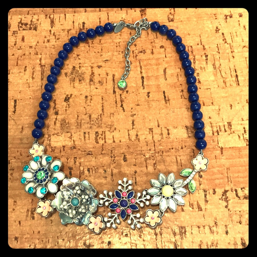 Vintage look floral necklace